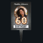 Cake Topper Broadway 60th Birthday Marquee Glamor Photo person<br><div class="desc">Broadway 60th Birthday Marquee Glamor Custom Photo Cake Topper. Un design d'invitation à l'anniversaire qui est amusant et le thème du théâtre avec le texte vintage de la marque qui ajoute élégance et drame! Idéal pour une fête d'anniversaire à thème cinéma, grand-public ou théâtre ou juste pour le plaisir !...</div>