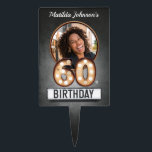Cake Topper Broadway 60th Birthday Marquee Glamor Photo person<br><div class="desc">Broadway 60th Birthday Marquee Glamor Custom Photo Cake Topper. Un design d'invitation à l'anniversaire qui est amusant et le thème du théâtre avec le texte vintage de la marque qui ajoute élégance et drame! Idéal pour une fête d'anniversaire à thème cinéma, grand-public ou théâtre ou juste pour le plaisir !...</div>