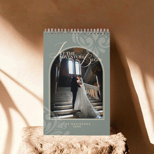 Calendrier 2026 Modern Classic Sage Damask Chic Couple 