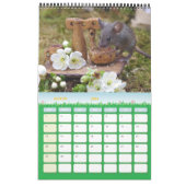 Calendrier George la souris dans une pile de log House calend (Mar 2026)