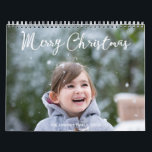 Calendrier personnalisé 2018 Snowing Christmas<br><div class="desc">Dans le calendrier personnalisé 2018 (Janvier - Décembre) avec les voeux de Noël vous pouvez trouver beaucoup de photos des enfants mignons et de leurs familles. Mais vous pouvez facilement remplacer cette photo par votre et faire votre calendrier unique et spécial avec vos enfants, membres de votre famille ou tout...</div>