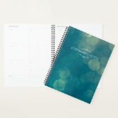 Calendrier vintage Green Bokeh 2023 | Planificateu (Devant avec enveloppe)