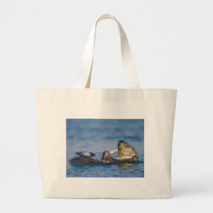California Zee Otter Snacking on Clam Grote Tote Bag