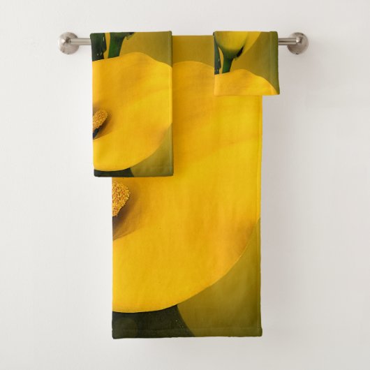 Calla Lily Bright Yellow Feuilles Bokeh (En situation)