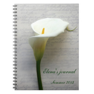 calla lily sur le carnet de journal d'écriture man