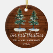 Calligrafie Eerste Kerstmis Rustisch Hout Twee Pij Keramisch Ornament (Voorkant)