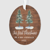 Calligrafie Eerste Kerstmis Rustisch Hout Twee Pij Ornament (voorkant)