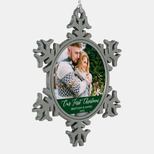 Calligrafie Ons eerste kerstpaar Foto groen Tin Sneeuwvlok Ornament (Links)