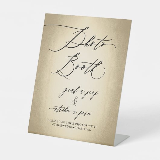 Calligrafiescript Gold Photo Booth Weddenschap Reclamebord Met Voetstuk (Voorkant)
