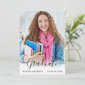Calligraphie moderne Script Photo Grad Faire-part (Debout devant)