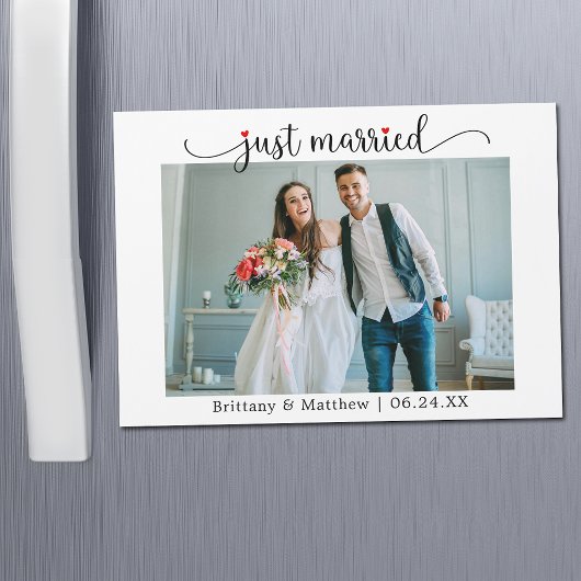 Calligraphie Red Heart Just Married Magnet Card