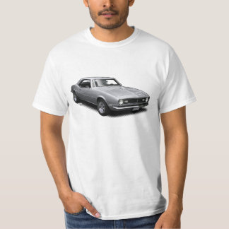 Camaro argenté sur le T-shirt blanc