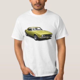 Camaro jaune sur le T-shirt blanc