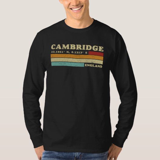 Cambridge England City Retro Longitude Latitude T-shirt (Voorkant)