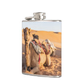 Camel in de woestijn van Oman Heupfles (Links)