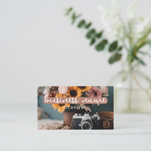 Caméra + Carte de visite de fleurs (Debout devant)