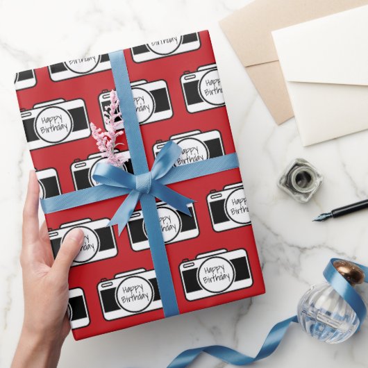 Camera met Birthday-tekst op rood Cadeaupapier (Geschenken)