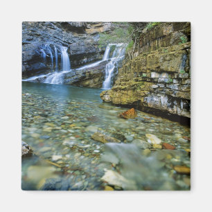 Cameron Falls in Waterton Lakes National Park in Magneet