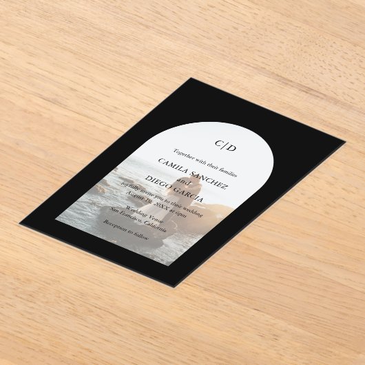 Camila Black Arch Moderne bruiloft Acryl Uitnodigingen (Laagn)