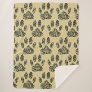 Camo Pattern Dog Paw Print Sherpa Deken