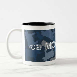 CaMOOflage Koe collage in blauw Tweekleurige Koffiemok