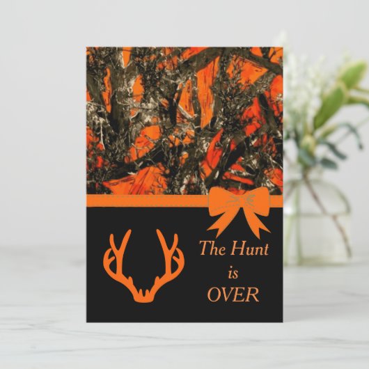 Camouflage bruiloft uitnodiging met herten hoorns. (Staand voorkant)