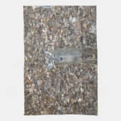 Camouflage Deer in herfst bladeren Theedoek (Verticaal)