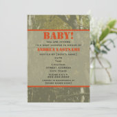 Camouflage et invitation orange de baby shower (Debout devant)