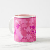 Camouflage rose foncé Ruban rose Date Mug (Devant gauche)