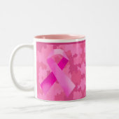 Camouflage rose foncé Ruban rose Date Mug (Gauche)