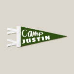 Camp Personnalisé Enfants Pennant Drapeau<br><div class="desc">Drapeau de canne vert de camp à lettres mains portant le nom personnalisé de votre enfant. Customisez le nom et l'arrière - plan de couleur à l'aide de l'option Modifier/Personnaliser.</div>