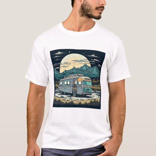 camper in de bergen met volle maan t-shirt (Voorkant)