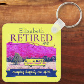 Camper in ruste terugkerende campagne, gelukkig al sleutelhanger (Achterkant)