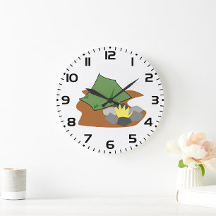 Camping Tent en kampvuur Outdoor Adventure Grote Klok