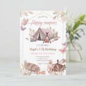 Camping Tente Bonfire Girl Anniversaire Invitation (Debout devant)