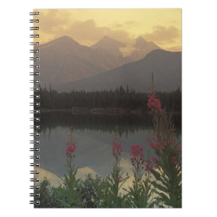 Canada, Alberta, Banff. Zonsopgang panorama van Notitieboek