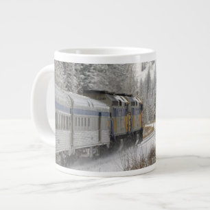 Canada, Alberta. VIA Rail Sneeuwtrein tussen Jumbo Mok