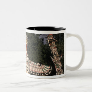 Canada, Brits-Columbia, Vancouver. Inheems Tweekleurige Koffiemok