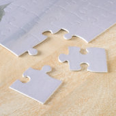 Canada, Quebec. Snowy owl vliegt laag over sneeuw. Legpuzzel (Zijkant)