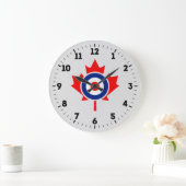 Canadese Maple Leaf Roundel Mod Badge op een Grote Klok (Huis)