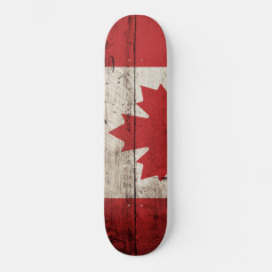 Canadese vlag op oude houten korrels skateboard