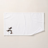 Canadian geese flying in a flock kids design (Serviette à main)