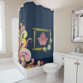 canapé floral foncé rideau bleu (En situation)