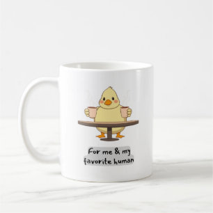Canard tenant deux tasses de café