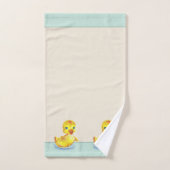 Canetons mignons nageant sur du sable clair beige (Serviette à main)