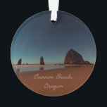 Cannon Beach Oregon Haystack Rock<br><div class="desc">Cannon Beach Oregon Haystack RockBelle photo de plage nocturne avec étoiles sur l'océan.</div>