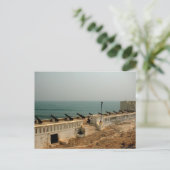 canons et carte postale océan (Debout devant)