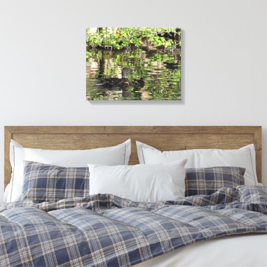 Canvas: Mallard Duck en Ducklings Canvas Afdruk (Insitu (Slaapkamer))