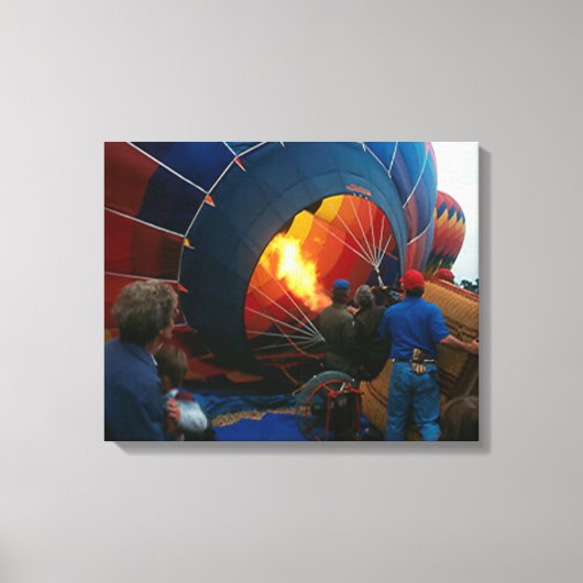 Canvas Print - Filling Hot Air ballon (Voorkant)