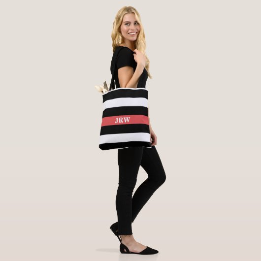 Canvas tas zwart wit en rood gestreept monogram (Op model)